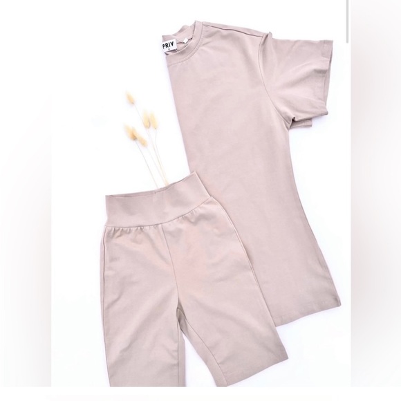 PRIV Everyday Set, Tee Shirt and Bike Shorts Set, Stretchy, Sizes S & M - Picture 4 of 7